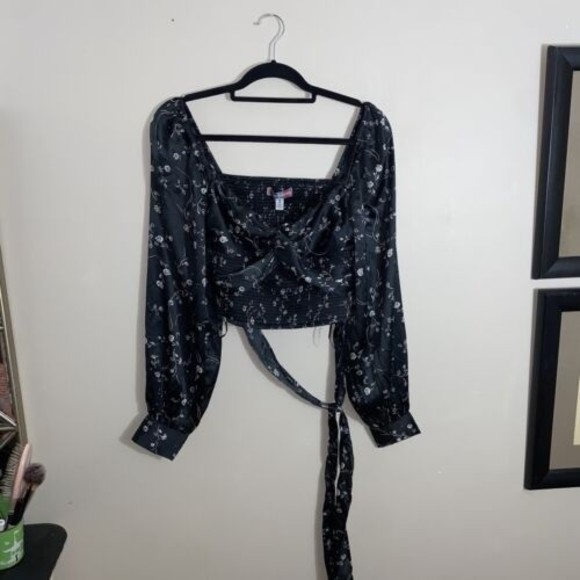 NWT Urban Outfitters black white floral print crop balloon sleeve blouse sz Med - Picture 5 of 6